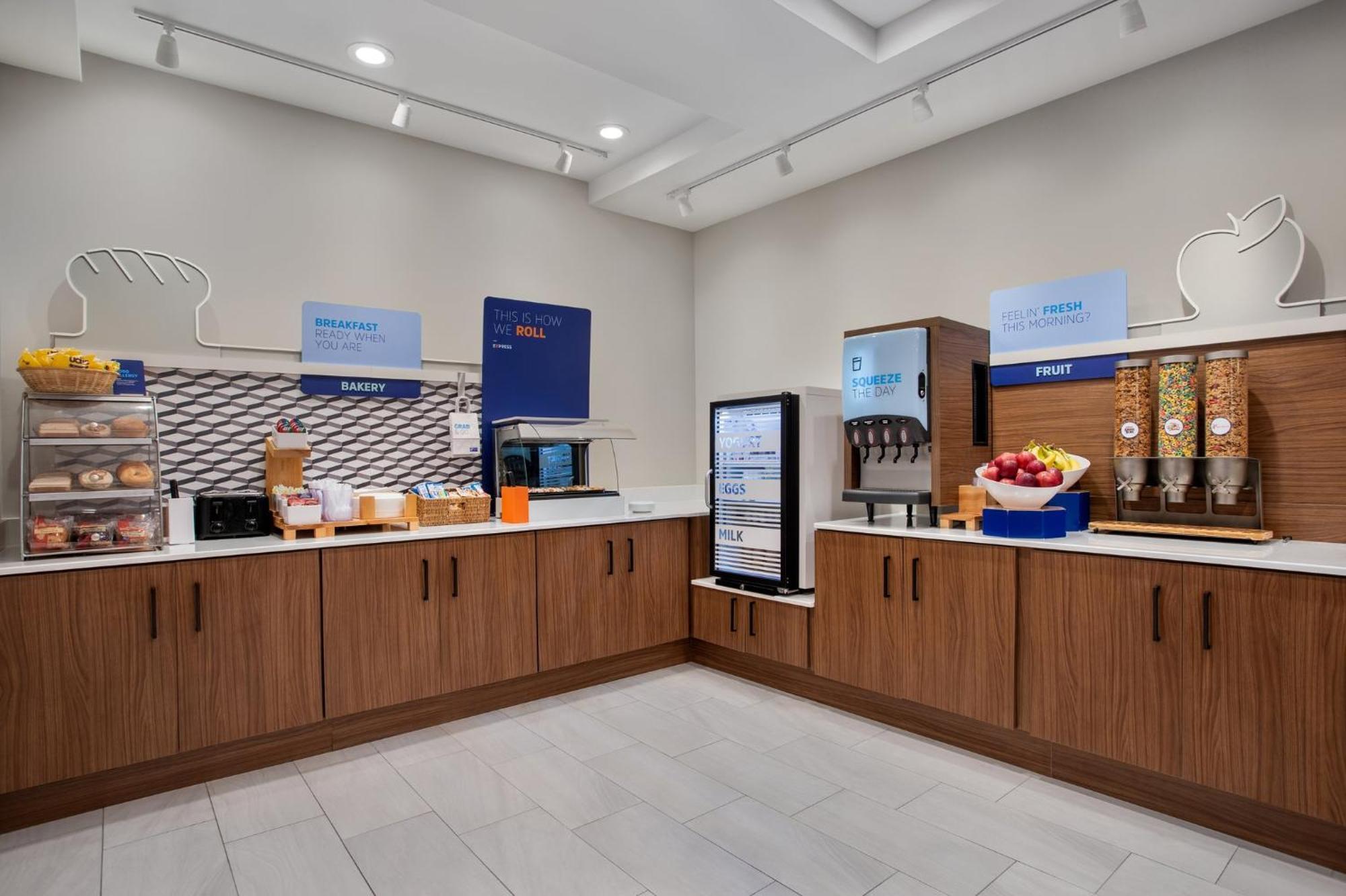 Holiday Inn Express Hotel & Suites Terre Haute By Ihg מראה חיצוני תמונה