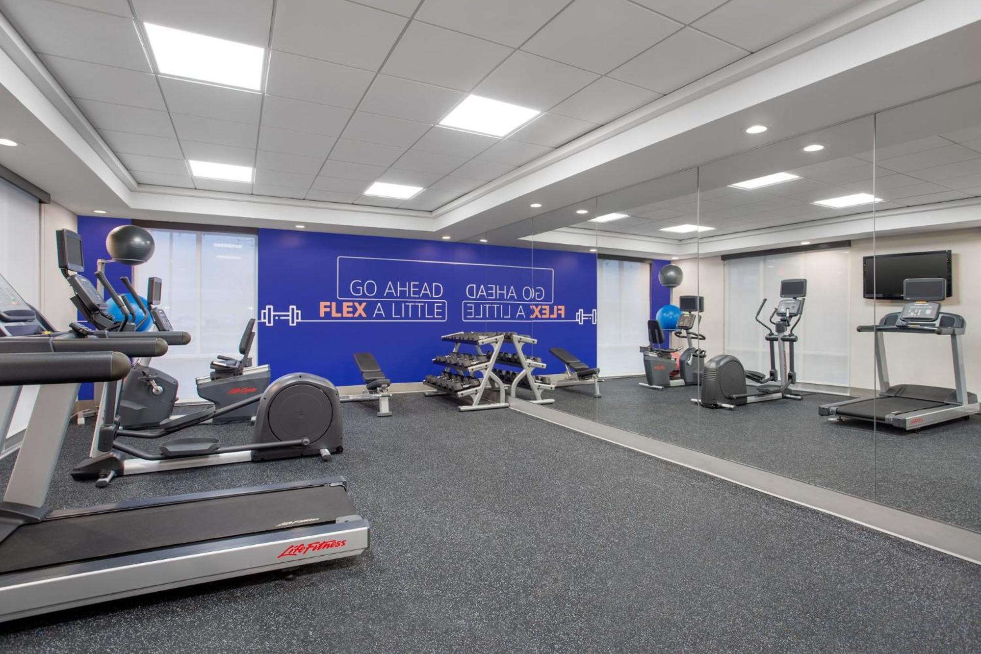 Holiday Inn Express Hotel & Suites Terre Haute By Ihg מראה חיצוני תמונה