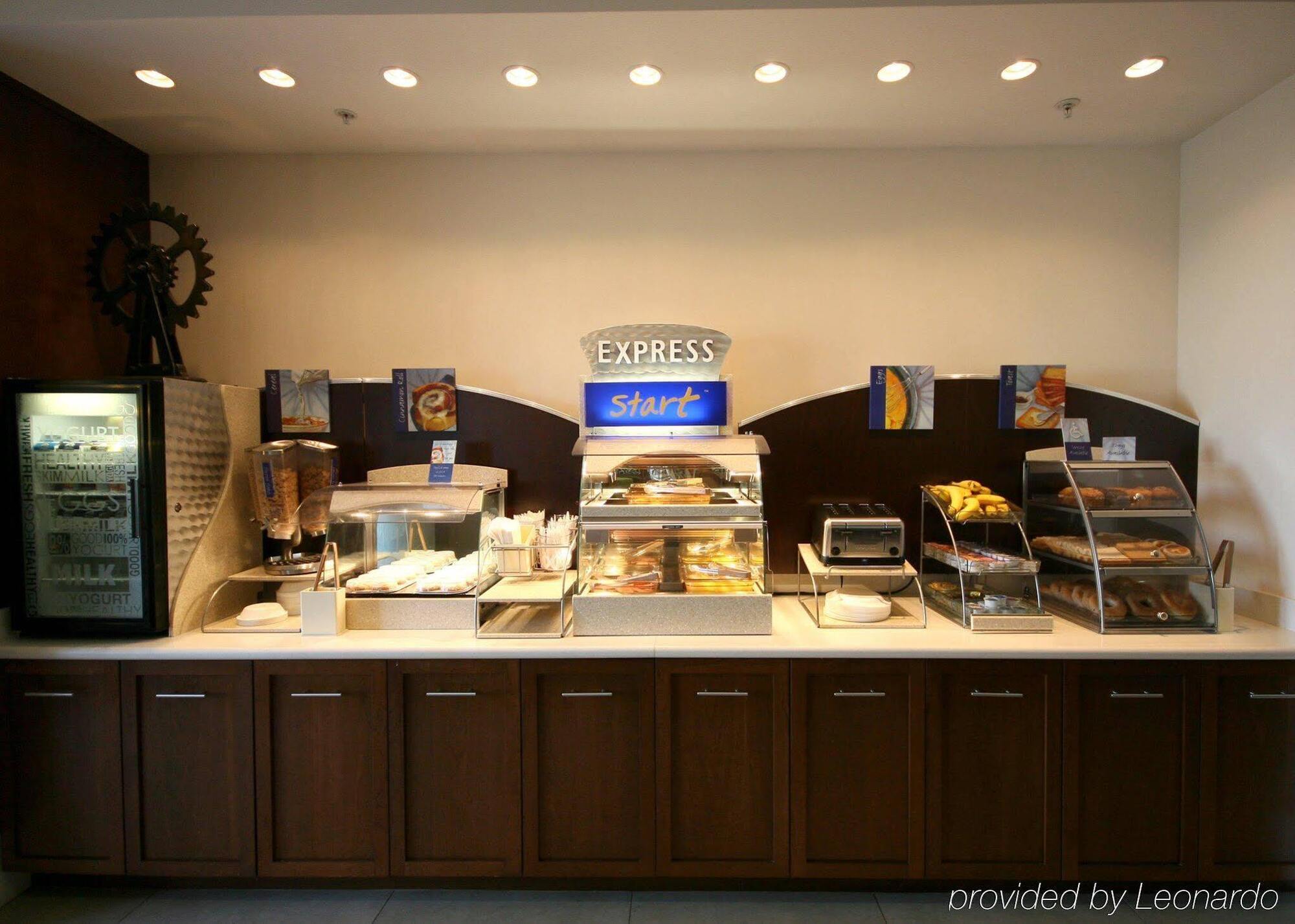 Holiday Inn Express Hotel & Suites Terre Haute By Ihg מראה חיצוני תמונה