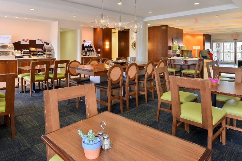 Holiday Inn Express Hotel & Suites Terre Haute By Ihg מראה חיצוני תמונה